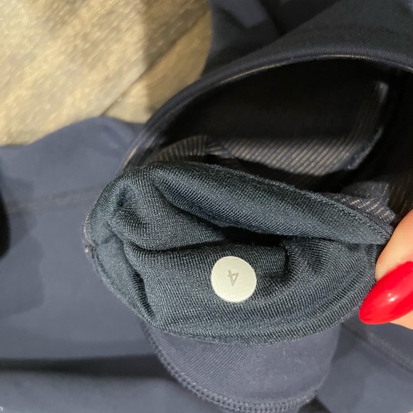 Lululemon Align navy cropped leggings - Picture 2 of 2